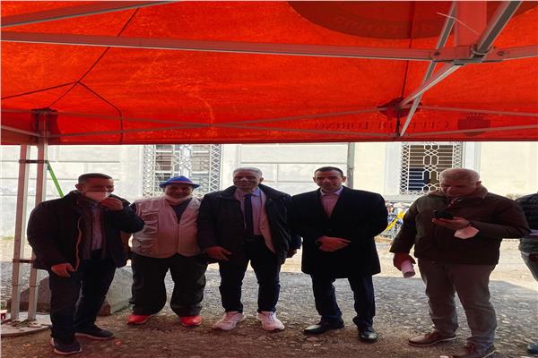 القوى العاملة تعقد لقاءات مع العاملين